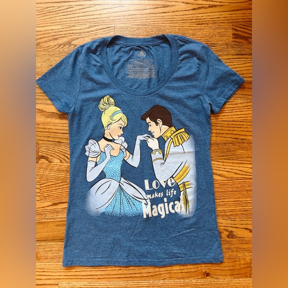Disney Cinderella Tshirt, size M - Picture 1 of 2